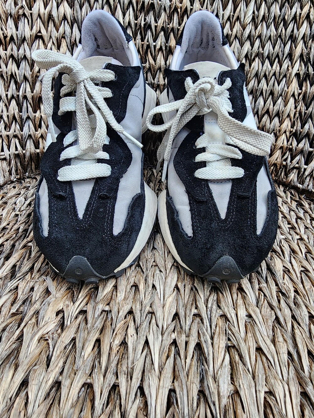 New Balance 327 Black And White Causal Sneakers - Picture 2 of 7
